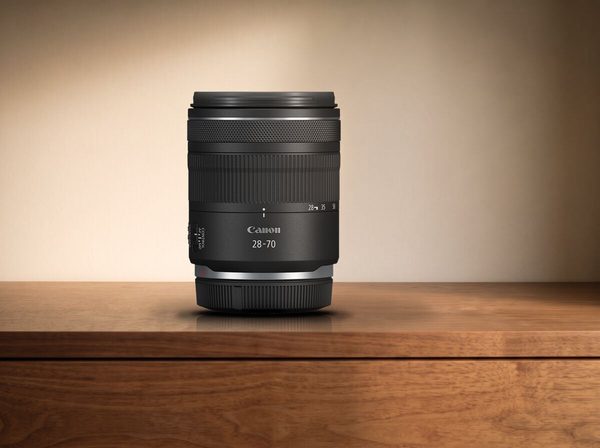 Canon EOS R8 met de RF 28-70mm F2.8 IS STM erop — 3
