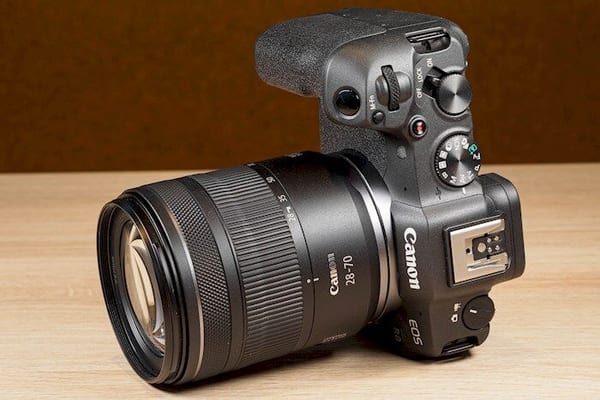 CANON R8 + 28-70mm 2.8 LENS